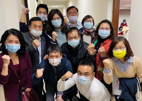 鼎豪投资 郑丽文当选国民党主席，洪孟楷：能文能武、刚柔并济是她的写照